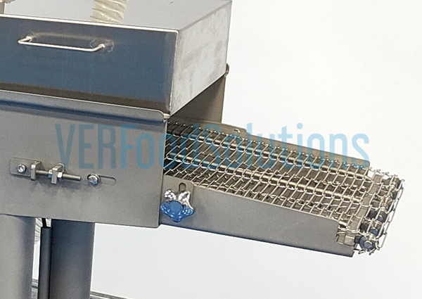 Adjustable output mesh belt for VER breading machine 